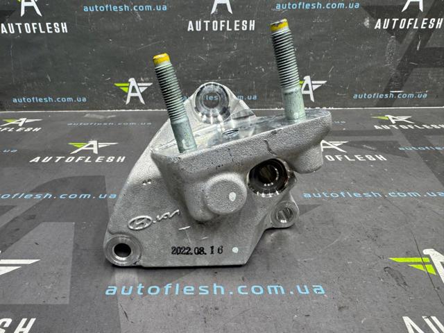 Кронштейн подушки (опори) двигуна, правої 2167003HA1 HYUNDAI