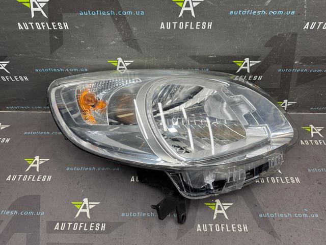 Фара передня права 260109958R RENAULT