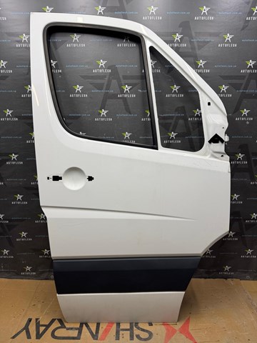 Дверка передня права 2E0831052 VAG