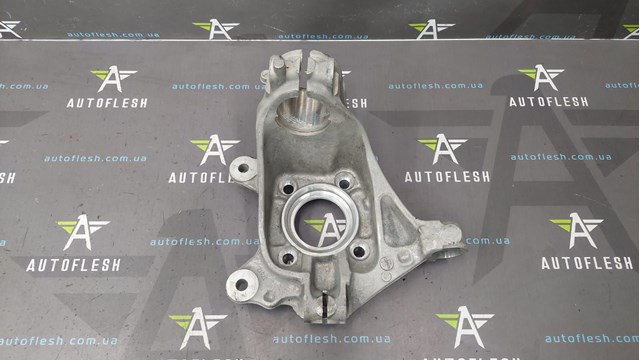 Кулак поворотний передній правий 31216876644 BMW