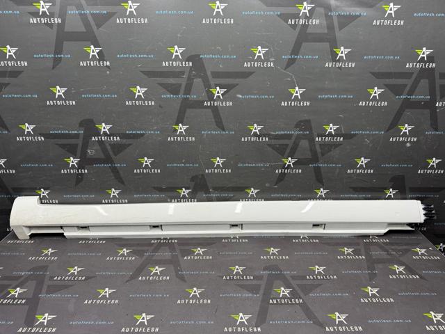 Накладка зовнішня (молдинг) порога, лівий 3AA853091C VAG