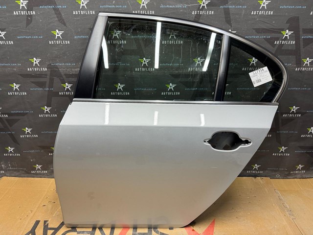 Двері пасажирськи задні ліві 41009631831 BMW