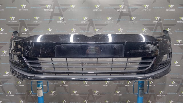 Буфер (бампер) передній 5G0807217BN VAG