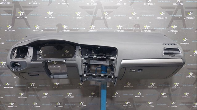 Панель передня "торпедо" 5G1857003KHR6 VAG