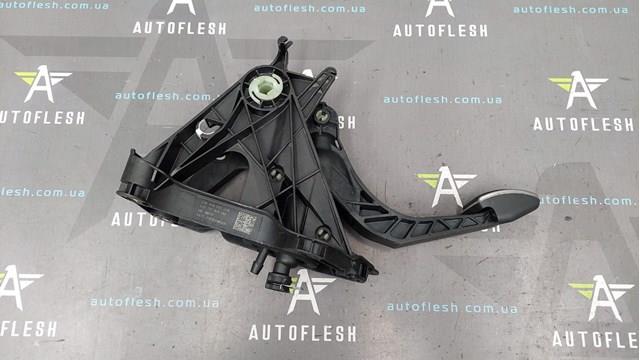 Педаль зчеплення Volkswagen Passat B8