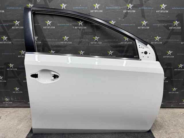 Дверка передня права 6700102300 TOYOTA