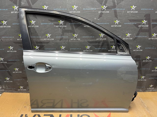 Пасажирські передні двері 6700105050 TOYOTA