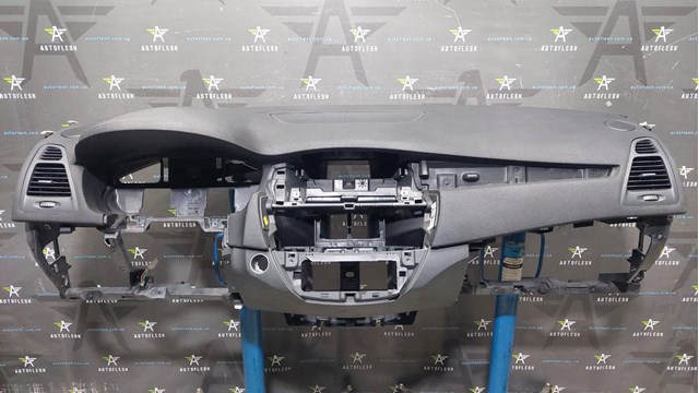 Торпеда приладова панель 681002890R RENAULT