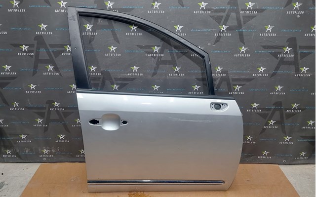 Пасажирські передні двері 760041D010 HYUNDAI