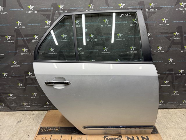 Двері пасажирські задні праві KIA Carens II