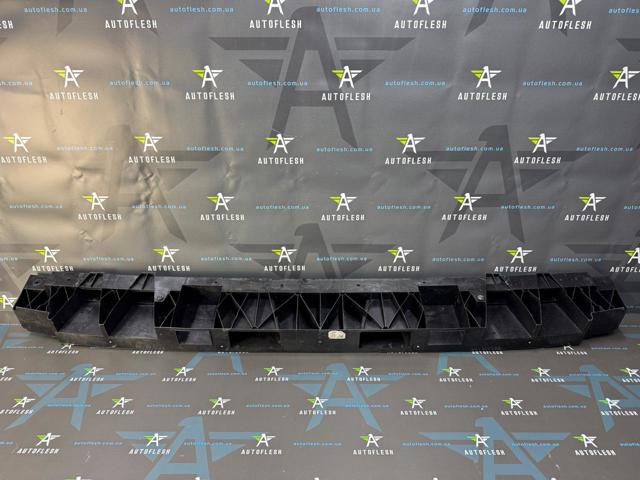 Кронштейн бампера заднього, центральний 7C0807305D VAG