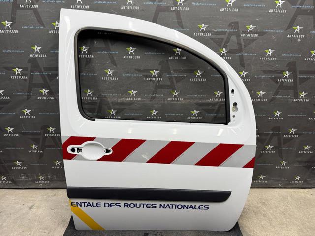 Пасажирські передні двері 801004113R RENAULT