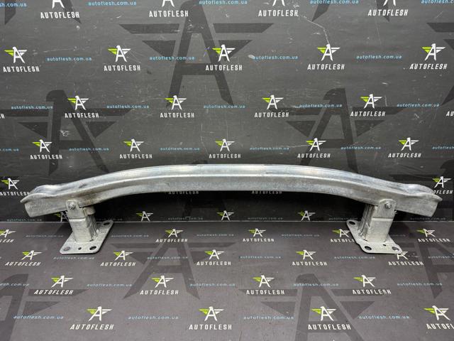 Швелер переднього бампера 8200009911 RENAULT