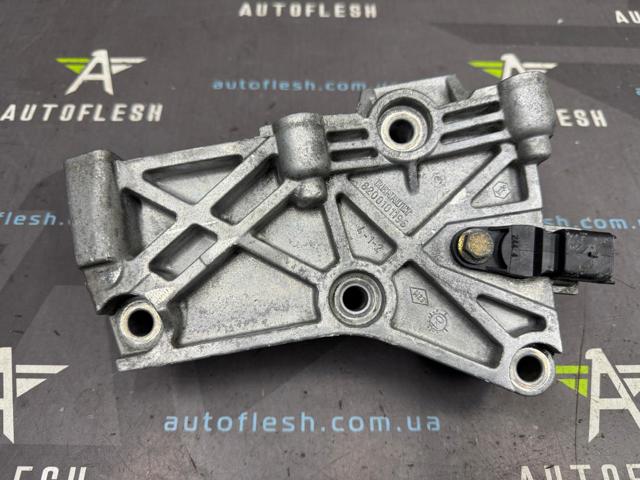 Кронштейн подушки (опори) двигуна, верхній 8200101196 RENAULT