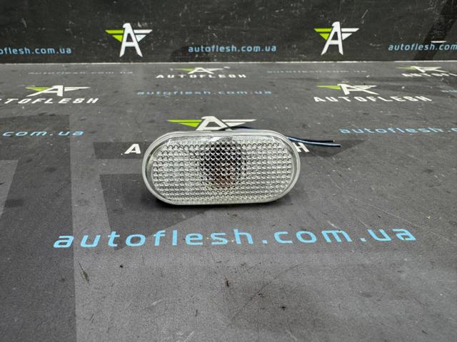Повторювач повороту в крило 8200257684 RENAULT