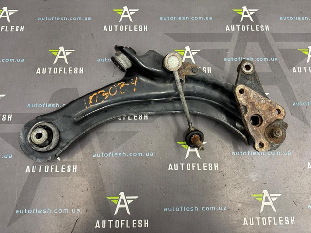 Правий важіль передній нижній підвіски 8200364391 RENAULT