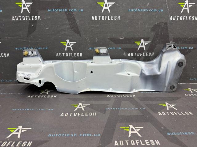 Кронштейн кріплення крила переднього правого верхній 8200381902 RENAULT