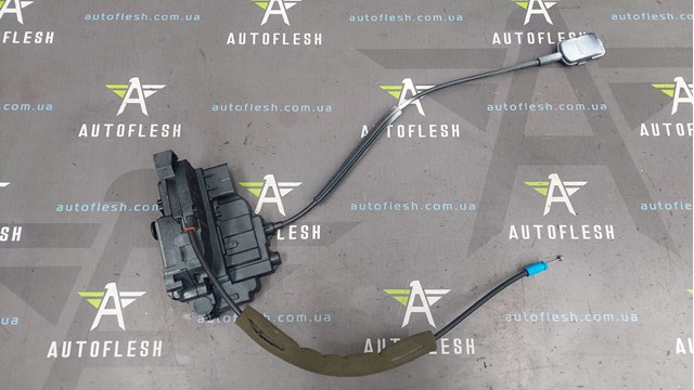 Замки і ручки дверей задка (двоє дверей) 8200497672 RENAULT