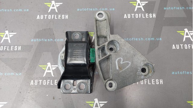 Права подушка мотора 8200549046 RENAULT