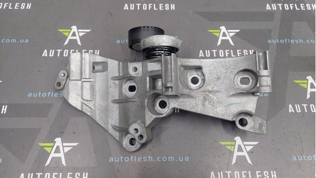 Кронштейн кріплення генератора Renault Megane 2