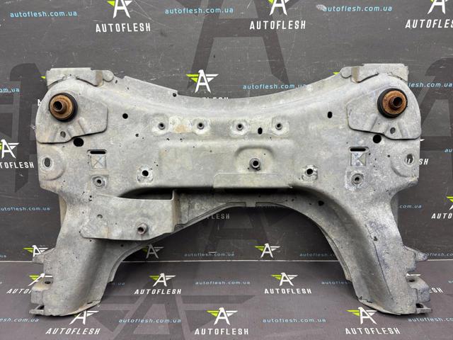 Передня балка 8200742911 RENAULT