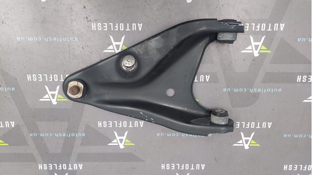 Правий важіль передній нижній підвіски 8200820918 RENAULT