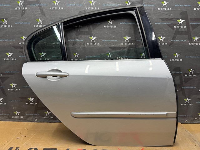 Двері задні, праві 821000022R RENAULT