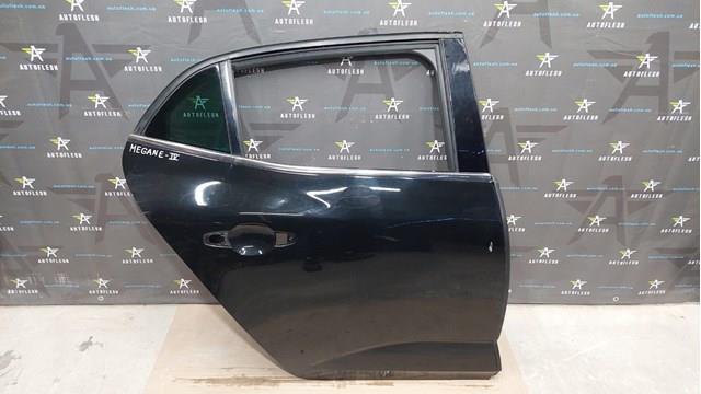 Двері пасажирські задні праві 821001172R RENAULT