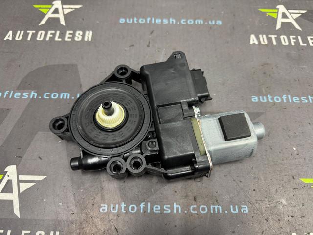 Моторчик склопідйомника двері задніх, лівих 834503Z010 HYUNDAI