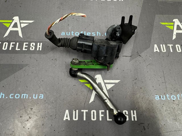 Датчик рівня положення кузова, передній лівий 8K0941285N VAG