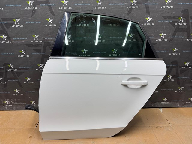 Двері пасажирськи задні ліві 8K5833051D VAG