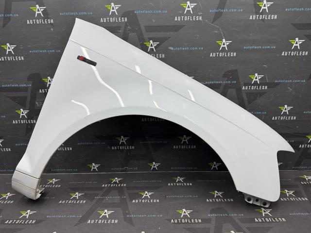 Переднє праве крило 8P0821106G VAG