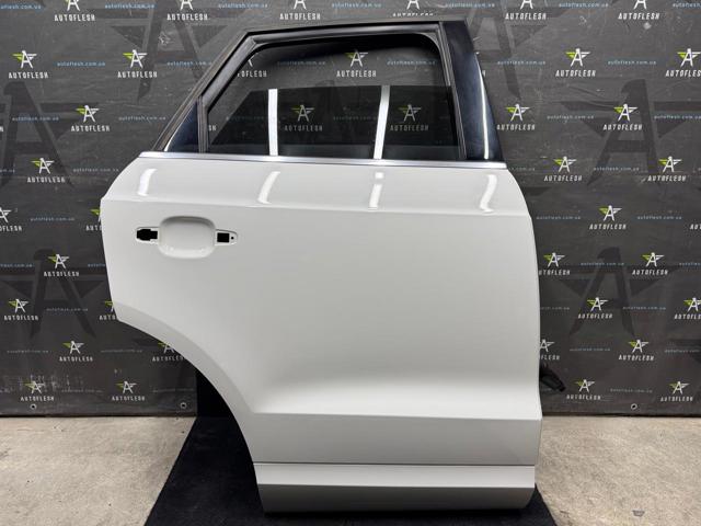 Двері пасажирські задні праві 8U0833052B VAG