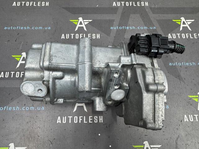 Компресор кондиціонера 926008231R RENAULT