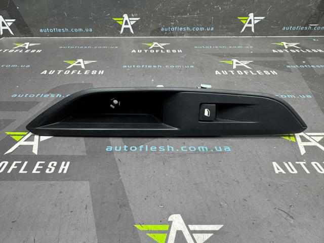 Кнопка вмикання двигуна склопідіймача передня права 98044803ZD PEUGEOT