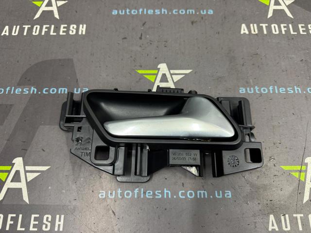 Ручка двері правою внутрішня перед/зад 98201552VV PEUGEOT