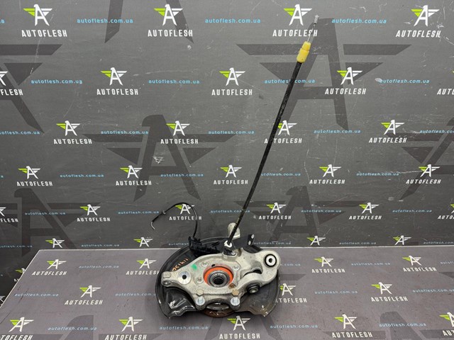 Кулак поворотний лівий A2043503108 MERCEDES