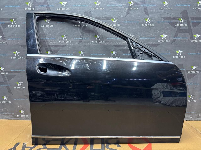 Пасажирські передні двері A2047200205 MERCEDES