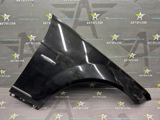 Переднє праве крило A2048800218 MERCEDES