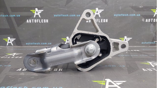 Подушка (опора) двигуна, права верхня A2462400809 MERCEDES