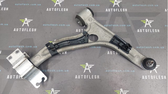 Правий важіль передній нижній підвіски A2463304800 MERCEDES