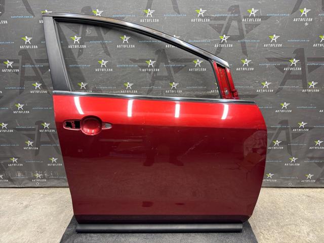 Пасажирські передні двері EGY15802XP MAZDA