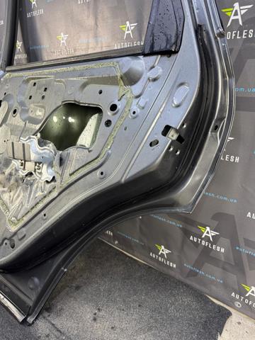 Двері пасажирські задні праві H2100JD0MC NISSAN