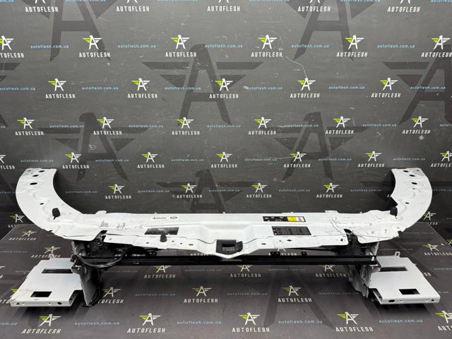 Рамка радіатора верхня LR048565 LAND ROVER