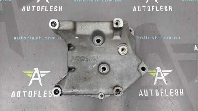 Кронштейн компресора кондиціонера R6052340239 MERCEDES