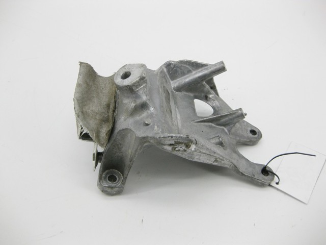 Кронштейн подушки (опори) двигуна, правої 4M0199308BM VAG