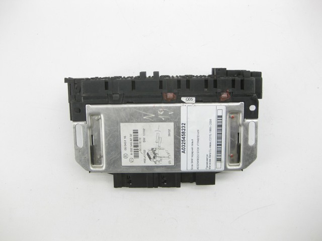 Коробка запобіжників A0325458232 MERCEDES