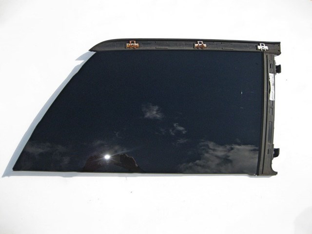 Скло багажного відсіку, праве A1646702250 MERCEDES