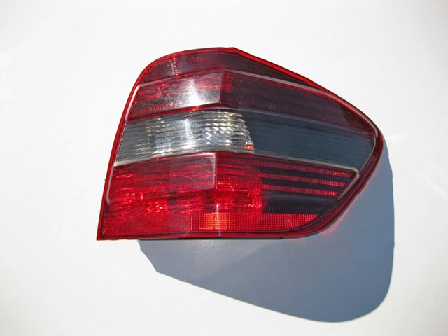 Mercedes ml w164 ліхтар задний правий в крило темний A1649061200