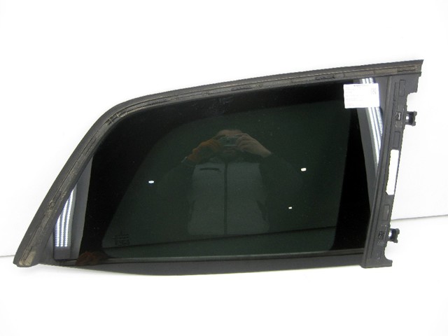 Куточок задніх правих дверей A1666700449 MERCEDES